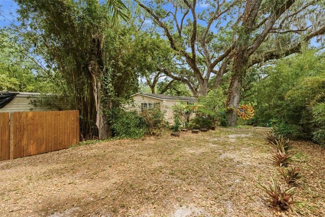 9101 WOOD TERRACE DRIVE, Tampa, FL 33637