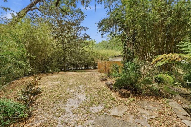 9101 WOOD TERRACE DRIVE, Tampa, FL 33637