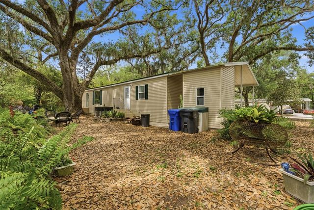 9101 WOOD TERRACE DRIVE, Tampa, FL 33637