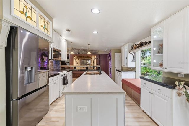9101 WOOD TERRACE DRIVE, Tampa, FL 33637