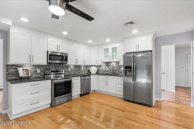 11 Colts Brook Road, Marlboro, NJ 07746