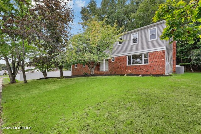 11 Colts Brook Road, Marlboro, NJ 07746