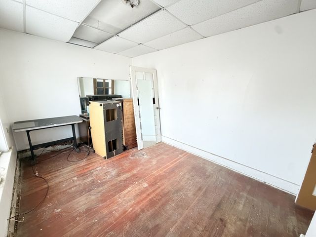 6 Gillespie Rd, Charlton, MA 01507
