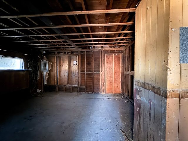 6 Gillespie Rd, Charlton, MA 01507