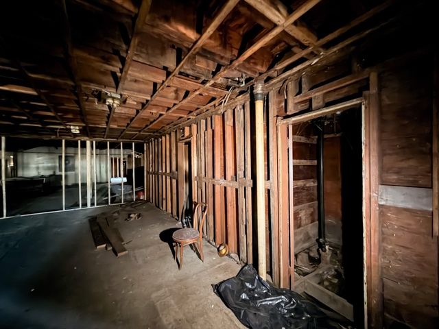 6 Gillespie Rd, Charlton, MA 01507