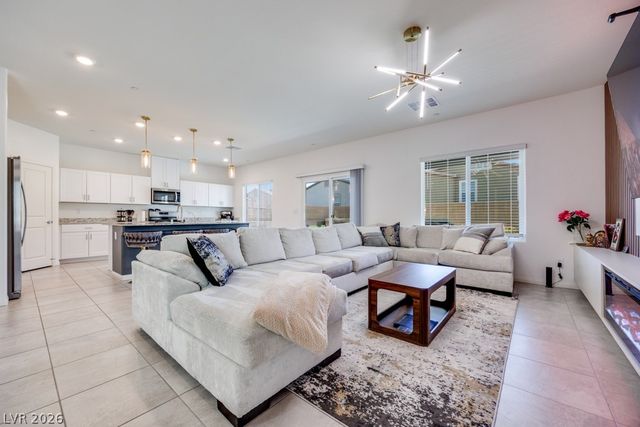 10963 Preston Trails Avenue, Las Vegas, NV 89166