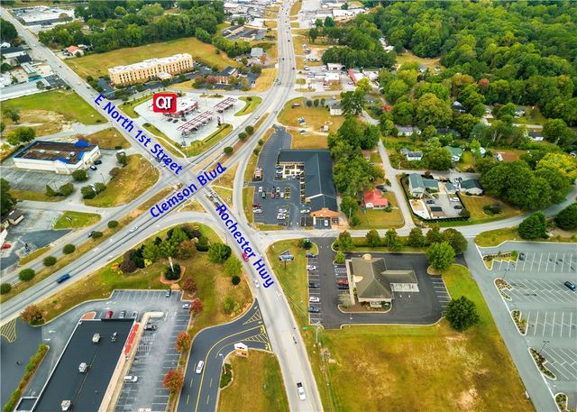 100 Century Plaza Drive Suite 6-B, Seneca, SC 29678