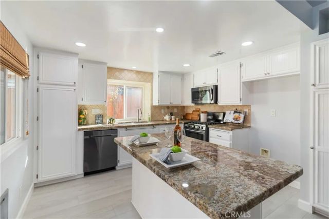 19853 Collins, Canyon Country, CA 91351