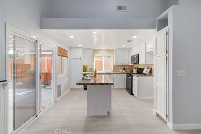 19853 Collins, Canyon Country, CA 91351