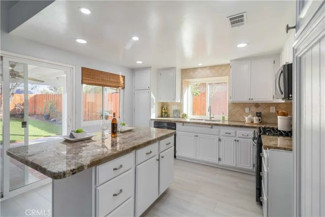 19853 Collins, Canyon Country, CA 91351