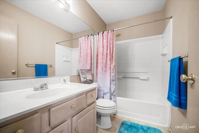 12 Middlefield Court, Lake In The Hills, IL 60156
