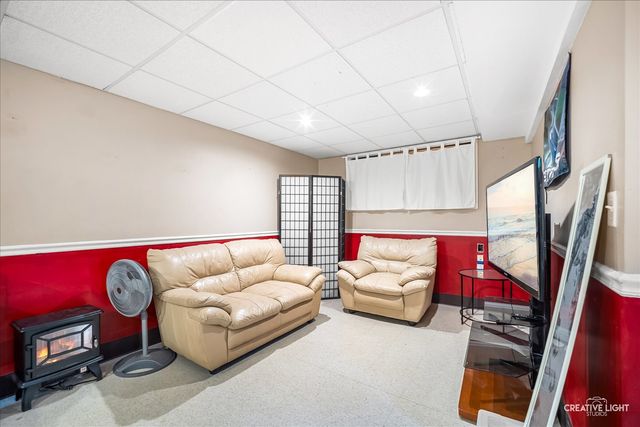12 Middlefield Court, Lake In The Hills, IL 60156