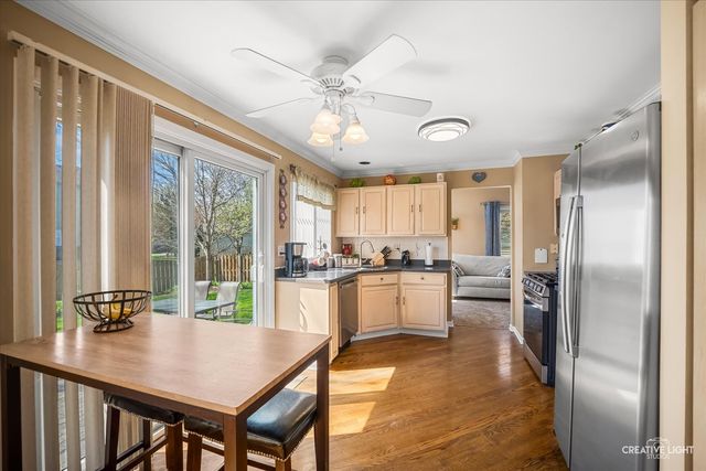 12 Middlefield Court, Lake In The Hills, IL 60156