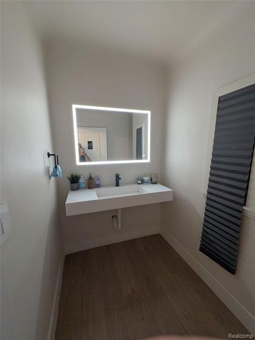 26101 W Warren Street, Dearborn Heights, MI 48127