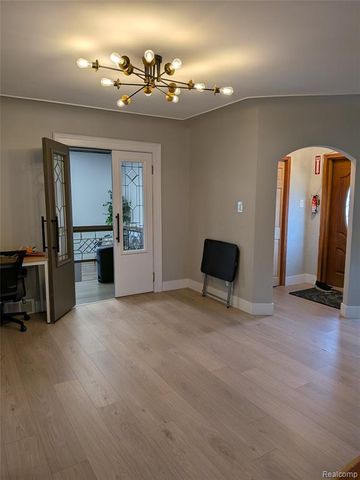 26101 W Warren Street, Dearborn Heights, MI 48127