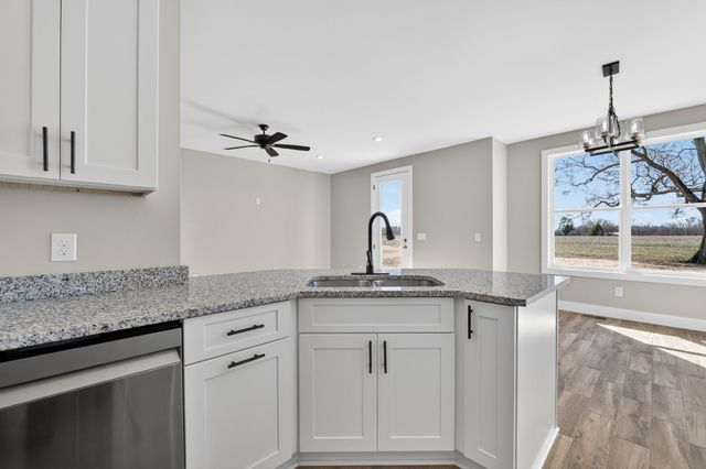 37 Old 64 Hwy, Flintville, TN 37335