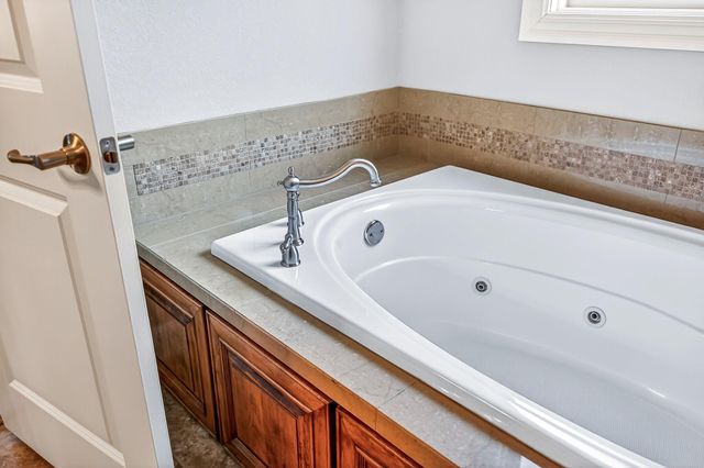 3905 E Windsmore Drive, Springfield, MO 65802