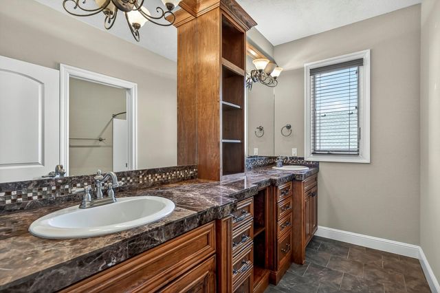 3905 E Windsmore Drive, Springfield, MO 65802