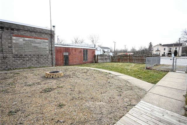 26 S Main Street, Houston, PA 15342