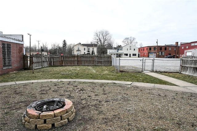 26 S Main Street, Houston, PA 15342