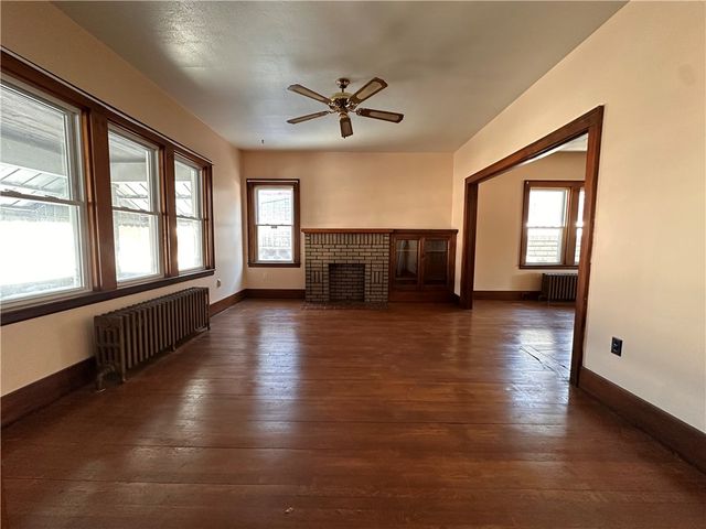 26 S Main Street, Houston, PA 15342