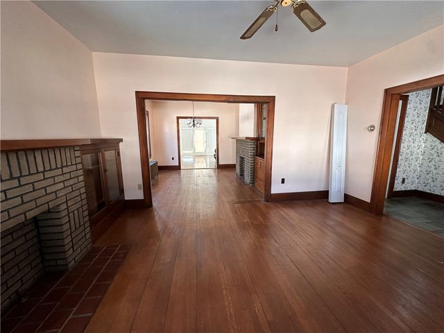 26 S Main Street, Houston, PA 15342