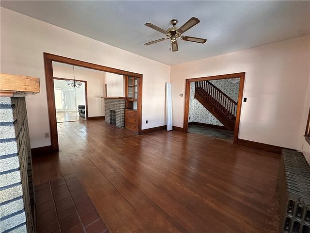 26 S Main Street, Houston, PA 15342