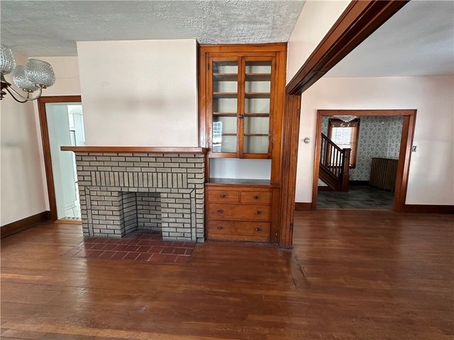 26 S Main Street, Houston, PA 15342