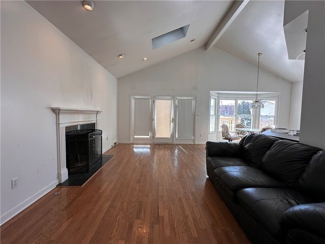 26 S Main Street, Houston, PA 15342