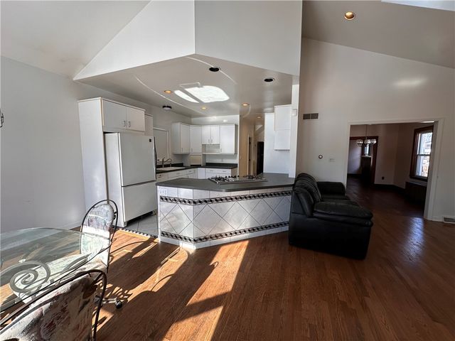 26 S Main Street, Houston, PA 15342