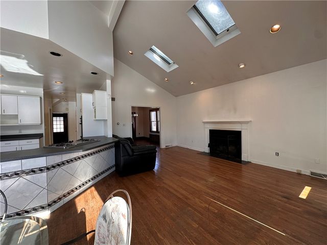 26 S Main Street, Houston, PA 15342