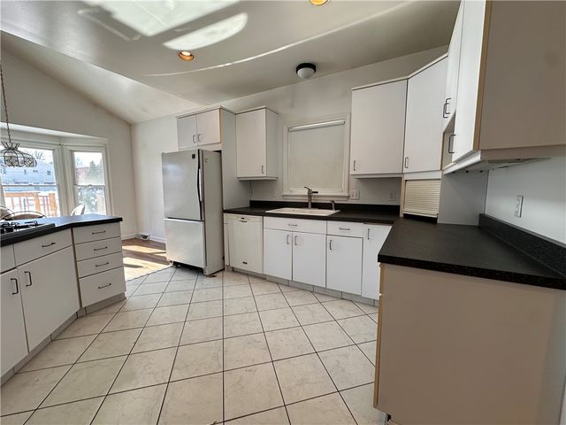 26 S Main Street, Houston, PA 15342