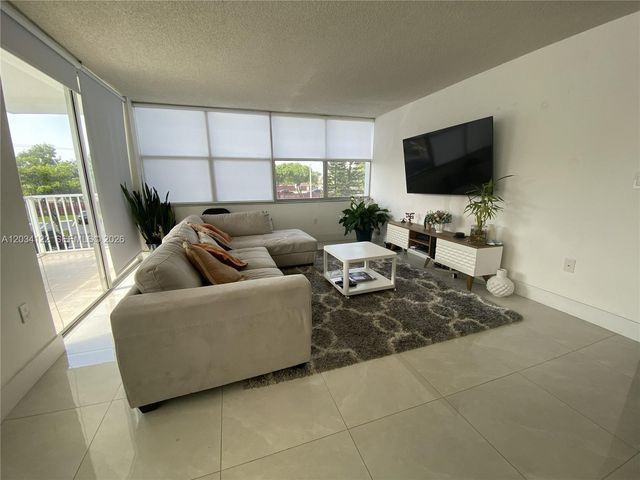 1200 NE Miami Gardens Dr 206W, Miami, FL 33179