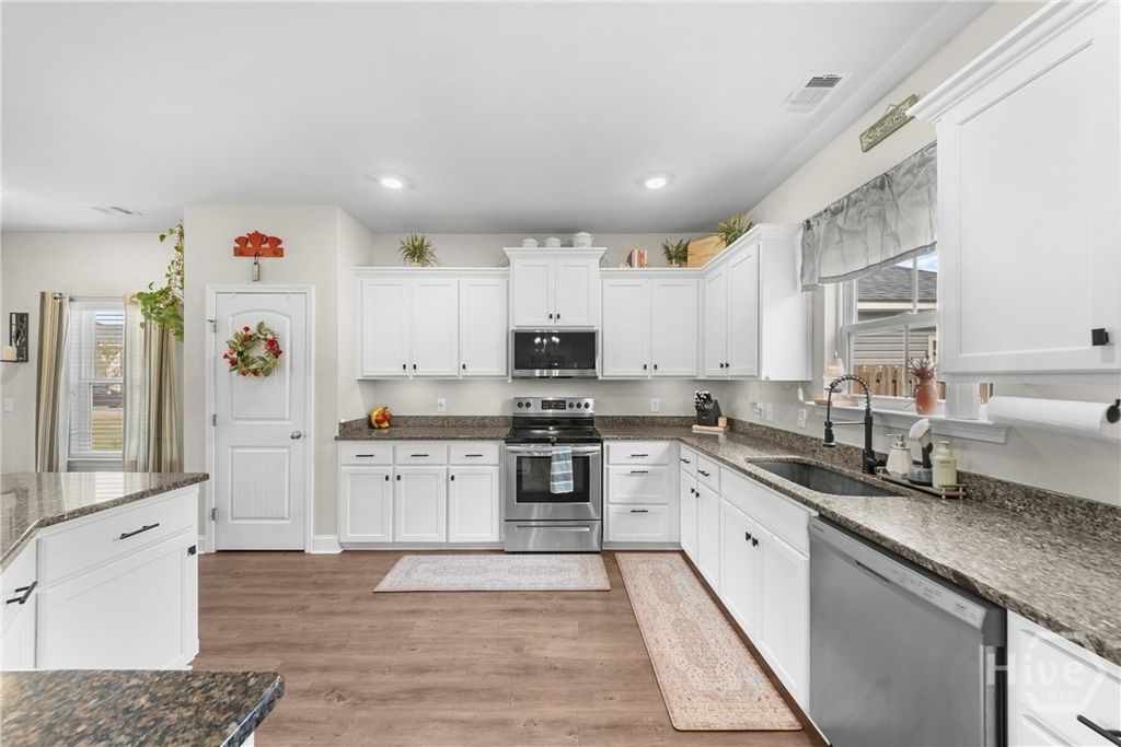 Image 8 of property listing at 169 Sawgrass Drive, Savannah, GA 31405