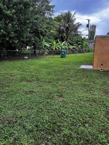 10900 NW 22nd Ct, Miami, FL 33167