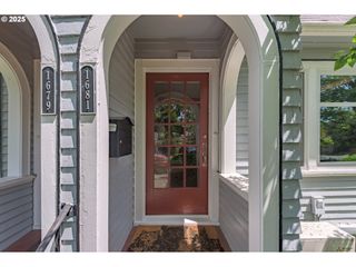 1681 OLIVE St, Eugene, OR 97401