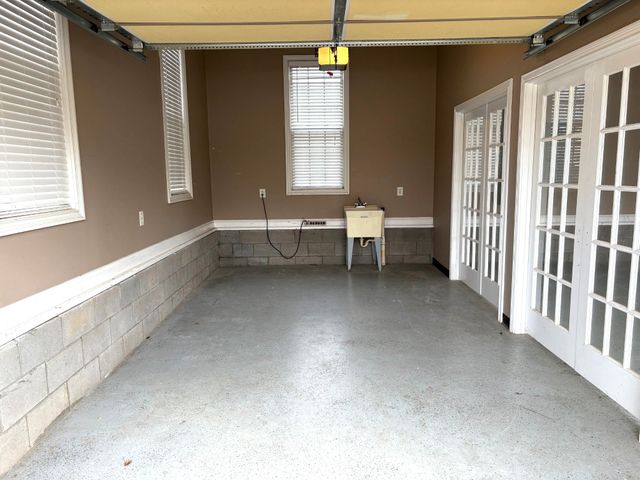 1094 Drakes Cove Rd, S, Adams, TN 37010