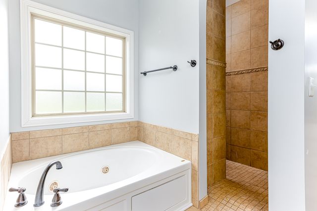 1094 Drakes Cove Rd, S, Adams, TN 37010