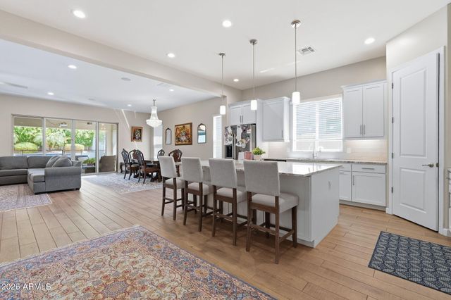 6620 E LIBBY Street, Phoenix, AZ 85054