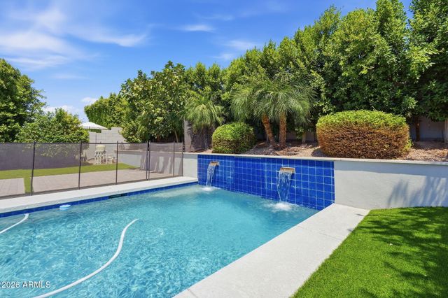 6620 E LIBBY Street, Phoenix, AZ 85054