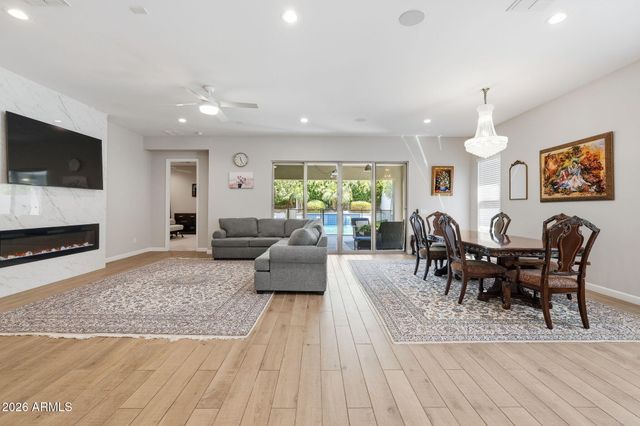 6620 E LIBBY Street, Phoenix, AZ 85054