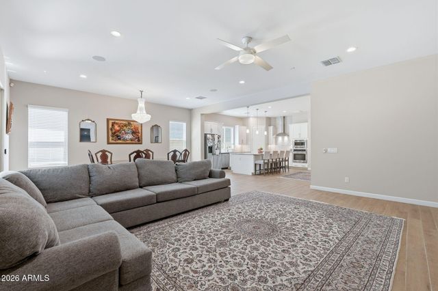 6620 E LIBBY Street, Phoenix, AZ 85054