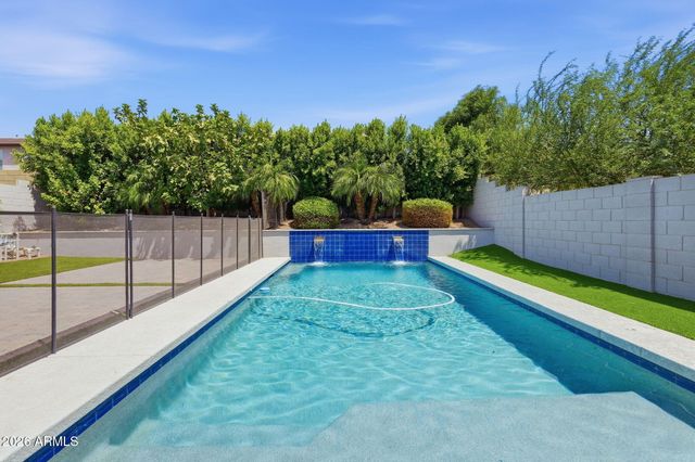 6620 E LIBBY Street, Phoenix, AZ 85054
