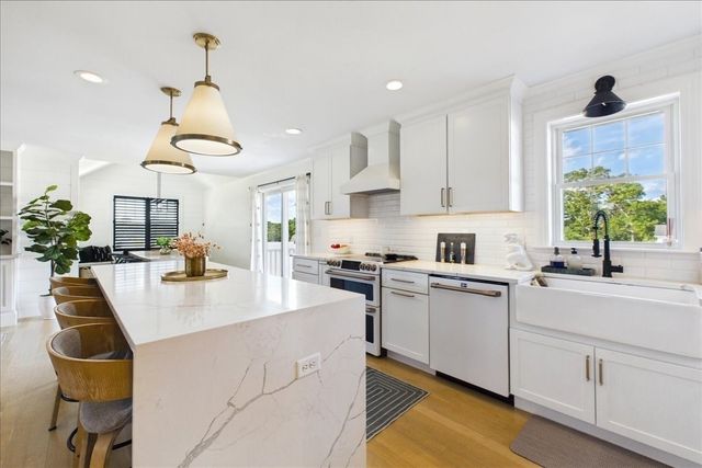 6 Karas Way, Plymouth, MA 02360