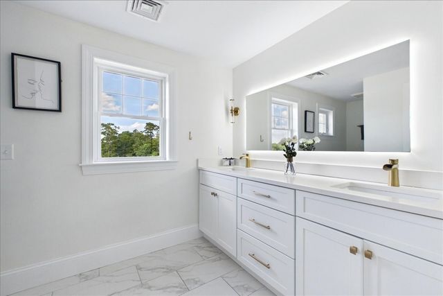 6 Karas Way, Plymouth, MA 02360