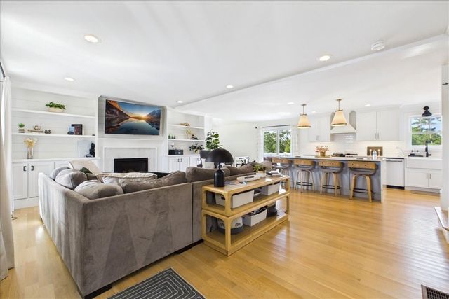 6 Karas Way, Plymouth, MA 02360