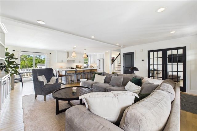 6 Karas Way, Plymouth, MA 02360