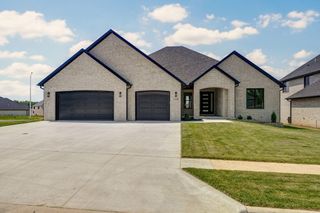 2124 North Silver Charm Avenue, Springfield, MO 65802