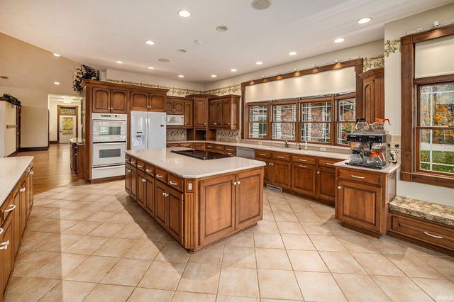 2777 6th Road, Bremen, IN 46506