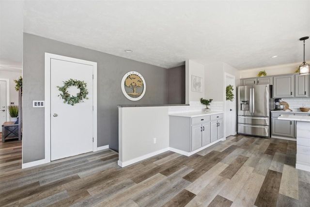 1121 FIELDVIEW DRIVE, Menasha, WI 54952